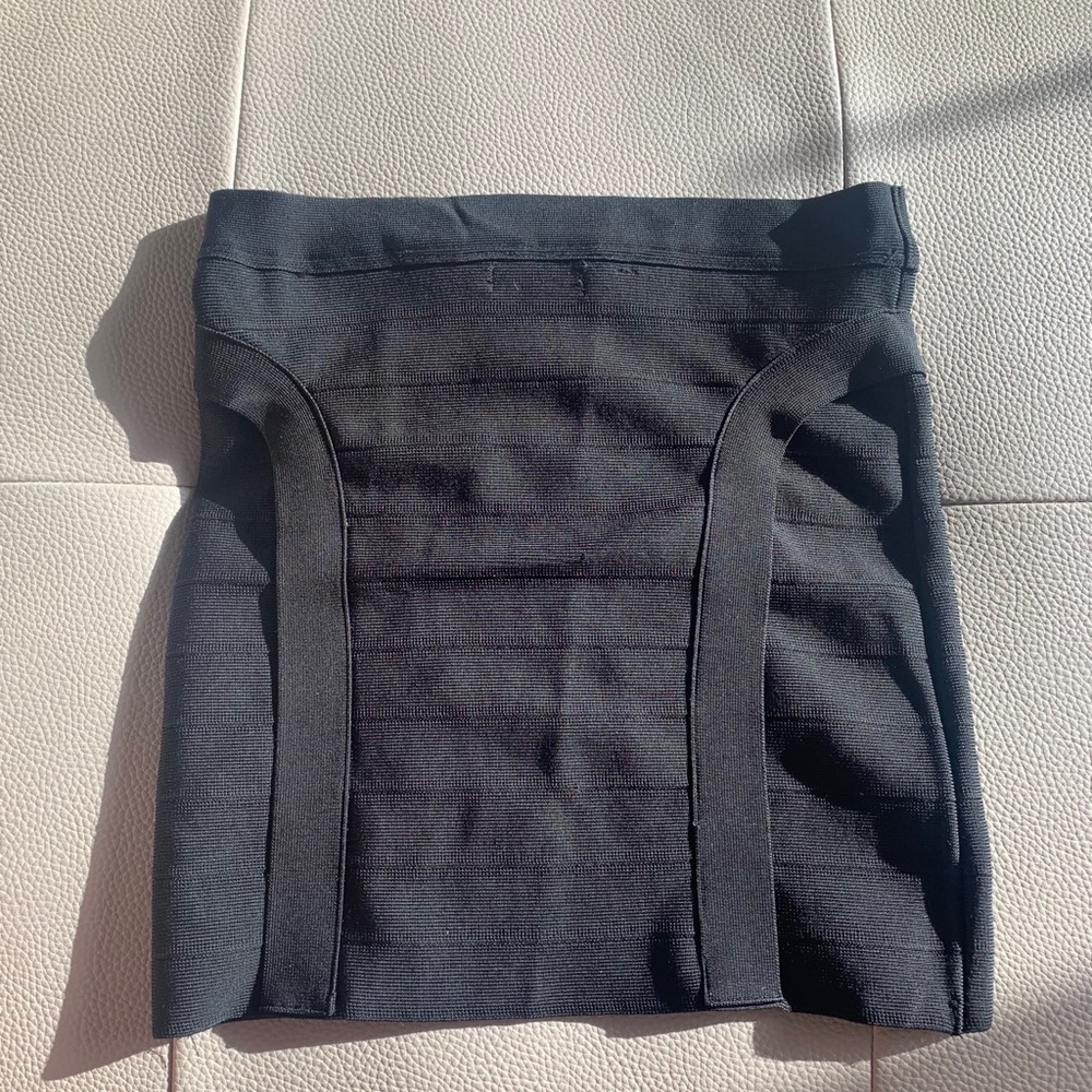Guess mini skirt - Picture 2 of 3